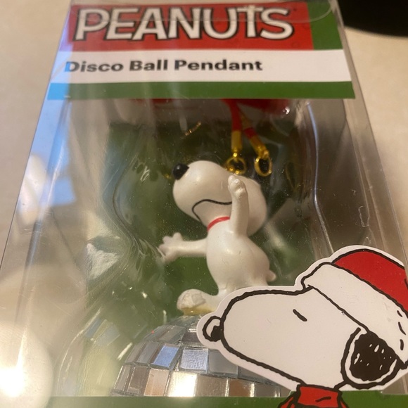 ♥️💖 CHRISTMAS SNOOPY Peanuts Disco Ball Pendant Bell Necklace NWT - Picture 3 of 5